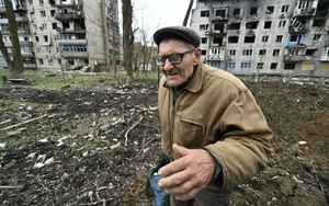 Những cư dân Ukraine cuối cùng chống chọi pháo kích triền miên ở thị trấn tiền tuyến Avdiivka: Thật tuyệt vọng!