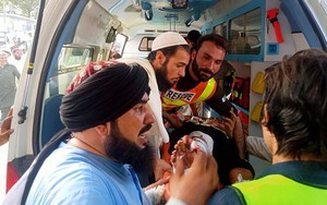Clip: Đánh bom liều chết ở Pakistan khiến ít nhất 55 người thiệt mạng