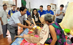 Đoàn công tác Bình Điền và VTC thăm và tặng quà Mẹ VNAH huyện Tân Thạnh tỉnh Long An