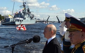 Clip: Tổng thống Putin tham dự lễ duyệt binh, hé lộ Hải quân Nga sắp nhận số tàu chiến 