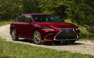 Lexus ES 2024 lộ diện, giá cao nhất 53.500 USD