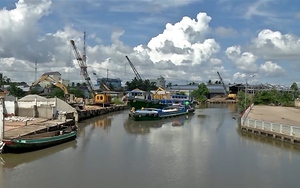 Vụ doanh nghiệp ngang nhiên lấn chiếm lòng sông ở Cà Mau: Xây kè bê tông lấn sông trước khi được cấp phép hoạt động