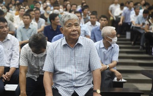 Xét xử ông Lê Thanh Thản: Hàng trăm bị hại kéo tới tòa “đòi sổ đỏ”
