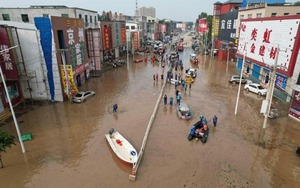 THẾ GIỚI TUẦN QUA: Hứng chịu mưa lũ kỷ lục, giải pháp “thành phố bọt biển” của Trung Quốc tê liệt?
