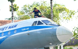 Một cái máy bay biển hiệu hàng không Việt Nam ở cù lao ông Hổ của An Giang