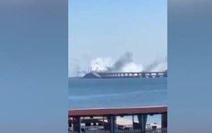 Nóng: Hai tên lửa bị bắn hạ gần cầu Crimea