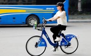 Loạt xe đạp công cộng bắt đầu lăn bánh trên đường phố Hà Nội