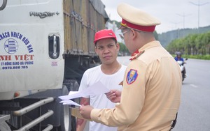 Công an Quảng Ninh tổng kiểm soát xe ô tô khách, container 