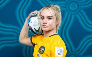 Vẻ đẹp sắc nước hương trời của hậu vệ ĐT nữ Australia