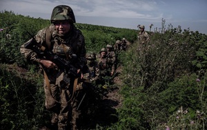 Nga, Ukraine lao vào trò chơi 'mèo vờn chuột' đẫm máu dọc mặt trận dài hơn 1.000km