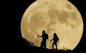 Chiêm ngưỡng "siêu trăng cá tầm" đẹp lung linh trên khắp thế giới