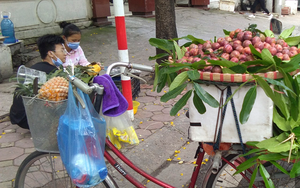 Ký ức Hà Nội: Gánh hàng rong mang nặng suy tư trên phố cổ