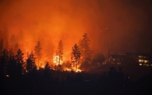 Clip: Canada sơ tán hơn 35.000 người vì cháy rừng