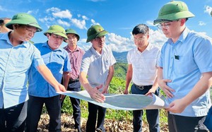Phó Chủ tịch UBND tỉnh Lai Châu kiểm tra công tác di dân ra khỏi vùng thiên tai tại huyện Tam Đường
