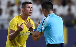 3 lần bị &quot;cướp&quot; phạt đền, Ronaldo hét thẳng vào mặt trọng tài