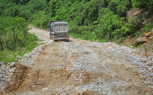 Tỉnh lộ 532 xuống cấp trầm trọng, người dân ở "thủ phủ" khoáng sản ở Nghệ An nơm nớp khi lưu thông