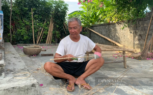 60 năm theo nghề đan lát, ông nông dân Hà Tĩnh làm ra món đồ xưa quen nay lạ dần
