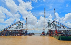 Cầu Trần Hoàng Na gần 800 tỷ đồng bắc qua sông Cần Thơ hợp long sau 3 năm thi công