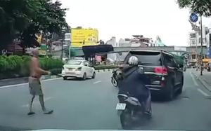 Công an xác minh clip người đàn ông phi dao cắm vào kính ô tô Land Cruiser đang di chuyển ở Hà Nội