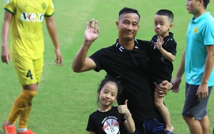 HLV Lê Quốc Vượng tiết lộ lý do rời Hoà Bình FC