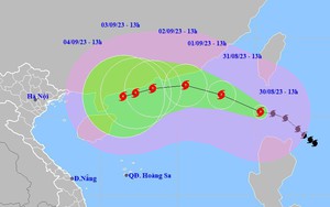 Tin bão mới nhất: Bão SAOLA giật cấp 17 tiệm cận cường độ của một siêu bão, hướng vào biển Đông