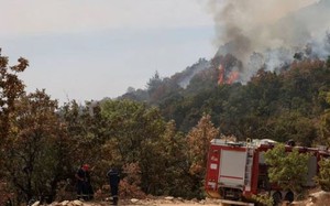 Clip: Hy Lạp chiến đấu với đám cháy rừng lớn nhất từng được ghi nhận ở EU