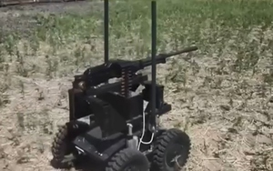 Clip: Hé lộ súng robot tham gia diễn tập bắn đạn thật cùng lính Nga