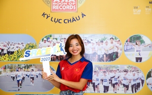 VĐV điền kinh Nguyễn Thị Oanh tham dự giải chạy dành cho học sinh, sinh viên
