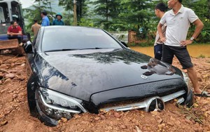 Hàng loạt ô tô sang bị đất đá vùi lấp ở Sóc Sơn: Ai phải bồi thường?