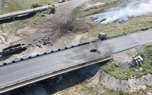 Cầu ở Crimea bị hư hại trong cuộc tấn công bóng tối của Ukraine