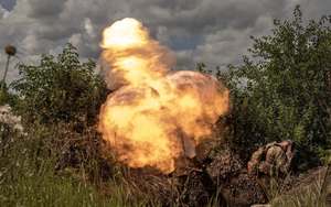 Ukraine ra đòn liên hoàn bắn nổ tung 3 siêu pháo Nga cùng lúc