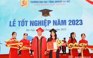 Gần 5.000 sinh viên Đại học Công nghiệp Hà Nội nhận bằng tốt nghiệp