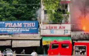 Clip NÓNG 24h: Cháy lớn tại cửa hàng phụ tùng ô tô ở Đồng Nai