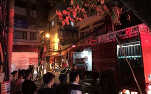 Cháy chung cư mini trong đêm ở Hà Nội, nhiều người mắc kẹt
