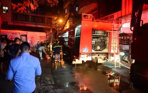 150 người sinh sống tại chung cư mini bị cháy ở Hà Nội, đã cứu hộ được hơn 70 người