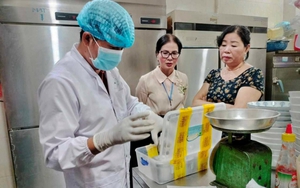 Tạm đình chỉ hoạt động cơ sở bán bánh mì Phượng tại Hội An khiến 91 người ngộ độc