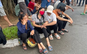 Vụ cháy chung cư mini ở Hà Nội: "Con ơi là con, 10 giờ đêm qua con gọi điện nói 'vừa học xong' mà"...