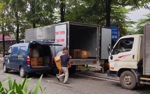 Hàng trăm xe tải chở hàng ngang nhiên biến đại lộ Chu Văn An thành "bến xe"