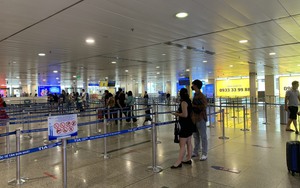 Lượng khách đổ về sân bay Tân Sơn Nhất giảm mạnh trong ngày 2/9