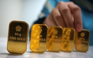 Giá vàng hôm nay 22/9: Vàng thế giới chịu áp lực bán mạnh, trong nước giá vàng &quot;bốc hơi&quot;
