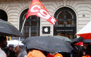 Clip: Nhân viên Apple biểu tình trên toàn nước Pháp đúng thời điểm iPhone 15 bắt đầu mở bán