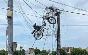 Clip NÓNG 24h: Camera hé lộ nguyên nhân chiếc xe bị cuốn bay lên dây điện ở Thái Bình