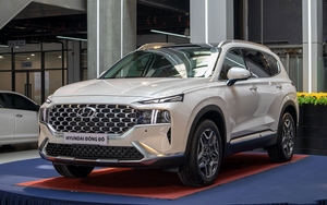 Giá xe Hyundai Santa Fe tháng 9/2023: Giảm không &quot;phanh&quot; đấu Ford Everest