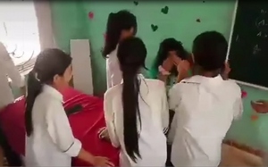 Nữ sinh vẫn bị đánh "hội đồng" ngay tại lớp học tại Lạng Sơn dù đã khóc khóc, van xin
