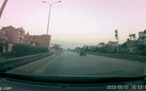 Clip NÓNG 24h: Xe máy sang đường kiểu giỡn mặt tử thần khiến tài xế ô tô vừa kêu thất thanh vừa phanh gấp
