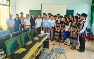 Phát Đạt tặng phòng học công nghệ thông tin cho Trường THPT Dân tộc nội trú Quảng Ngãi