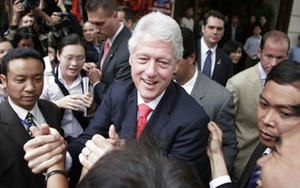 Tổng thống Bill Clinton lẩy Kiều trong chuyến thăm đầu tiên của nguyên thủ Mỹ tới Việt Nam như thế nào?