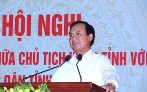 Chủ tịch UBND tỉnh Quảng Trị Võ Văn Hưng đối thoại với nông dân