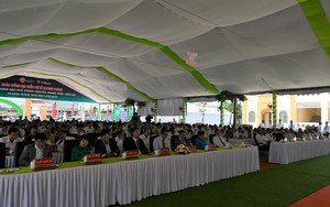 Nguyên Chủ tịch nước Trương Tấn Sang dự lễ khánh thành Trường THPT Nguyễn Trung Trực ở Long An