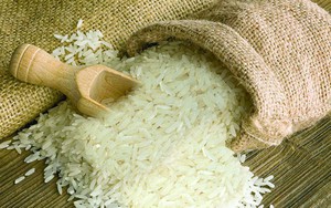 Giá gạo xuất khẩu rời đỉnh, gạo Việt Nam vẫn cao nhất thế giới
